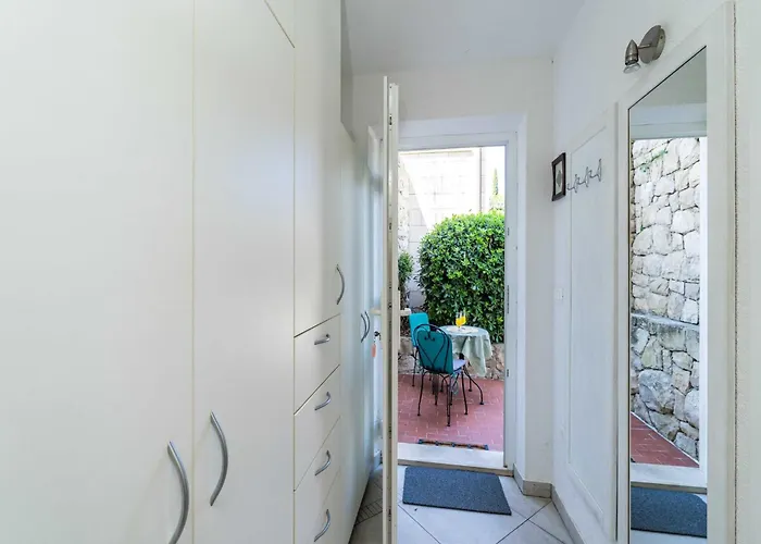 Alegria - With Patio And Garden View Apartment *