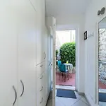 Alegria - With Patio And Garden View Apartman *