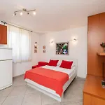 Apartman Alegria - With Patio And Garden View *