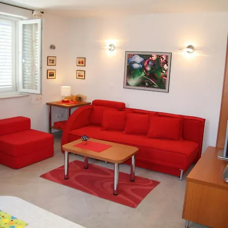 Alegria - With Patio And Garden View Apartment