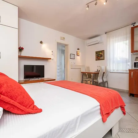 Alegria - With Patio And Garden View Apartman *