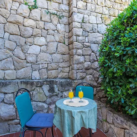 Alegria - With Patio And Garden View Apartman *