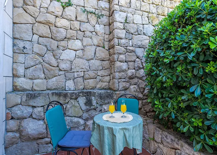 Alegria - With Patio And Garden View Apartmán *